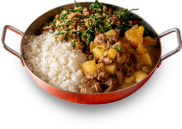 Fotografia do prato vaca atolada em panela: arroz branco, mandioca com carne em molho e acompanhamentos.