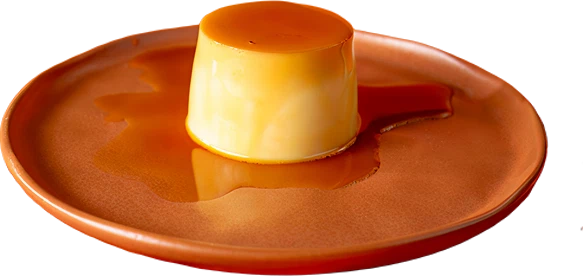 Fotografia do pudim de leite: sobremesa com calda de caramelo em prato de cerâmica.